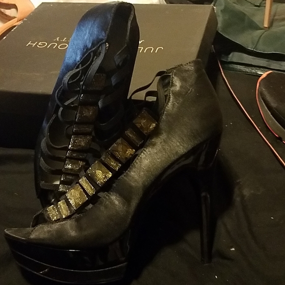 Heels - Picture 3 of 3